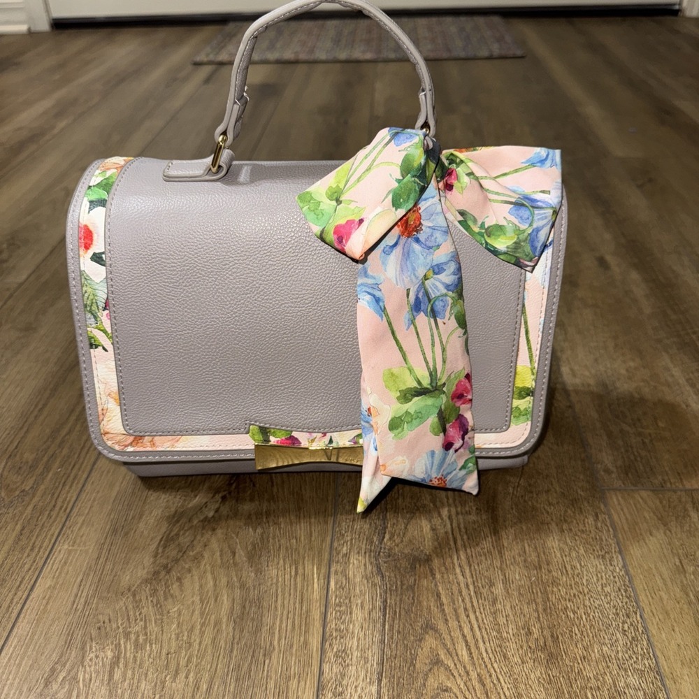 Betsy Johnson oyster Gray pebbled‎ leather purse With Decorative Floral trim